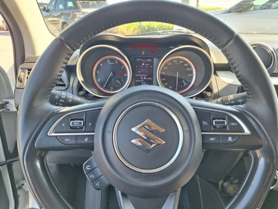 Aperçu de la photo 13 du véhicule SUZUKI SWIFT