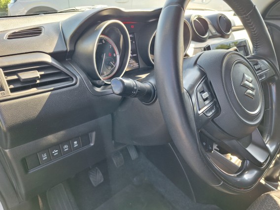 Aperçu de la photo 15 du véhicule SUZUKI SWIFT