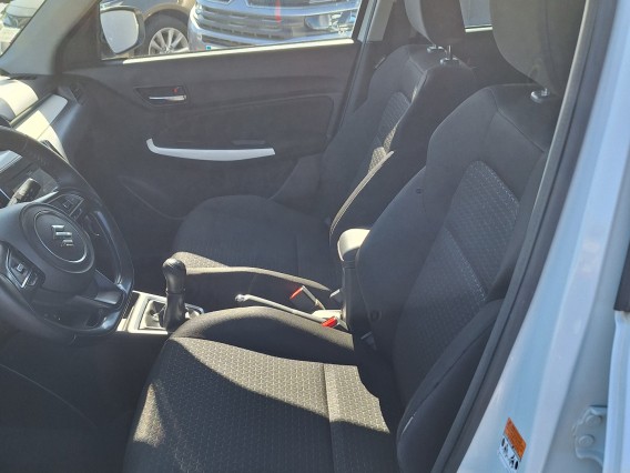 Aperçu de la photo 17 du véhicule SUZUKI SWIFT