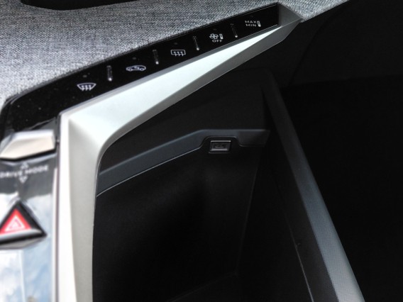 Aperçu de la photo 10 du véhicule PEUGEOT 3008