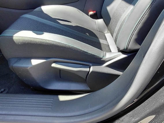 Aperçu de la photo 21 du véhicule PEUGEOT 408