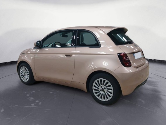Aperçu de la photo 2 du véhicule FIAT 500e BERLINE
