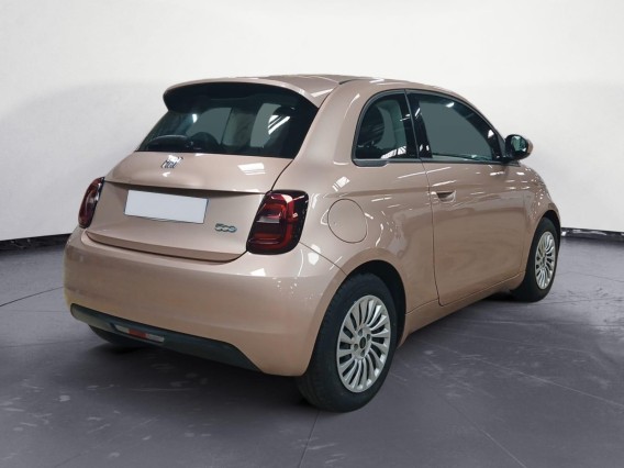 Aperçu de la photo 8 du véhicule FIAT 500e BERLINE
