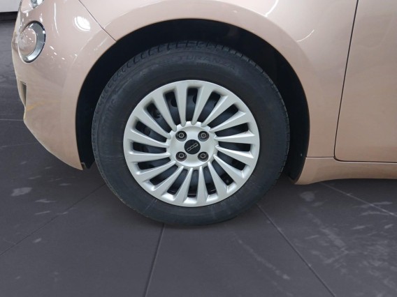 Aperçu de la photo 10 du véhicule FIAT 500e BERLINE