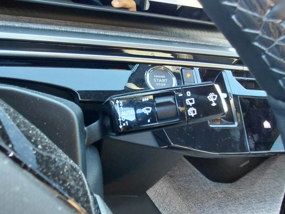 Aperçu de la photo 17 du véhicule PEUGEOT 5008