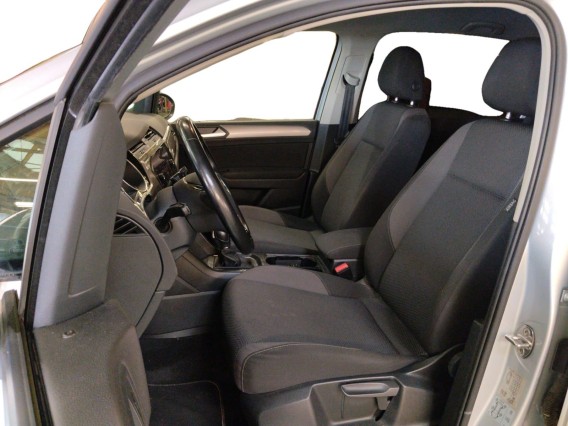 Aperçu de la photo 17 du véhicule VOLKSWAGEN TOURAN