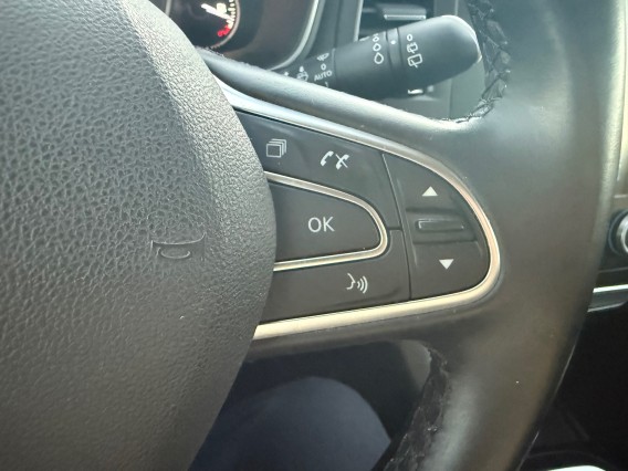 Aperçu de la photo 18 du véhicule RENAULT MEGANE IV BERLINE