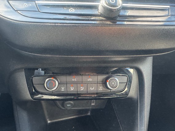 Aperçu de la photo 14 du véhicule OPEL CORSA