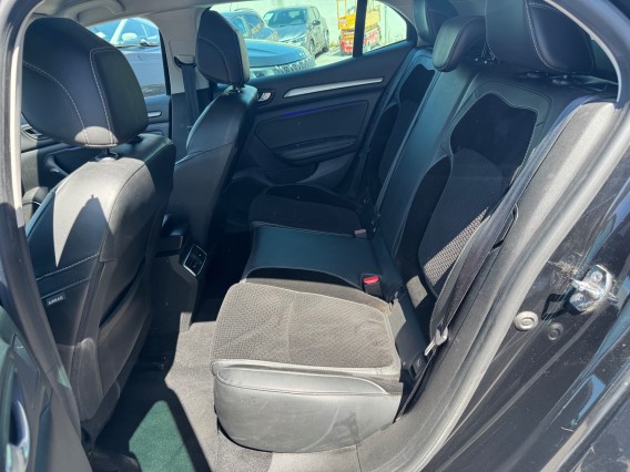 Aperçu de la photo 25 du véhicule RENAULT MEGANE IV BERLINE