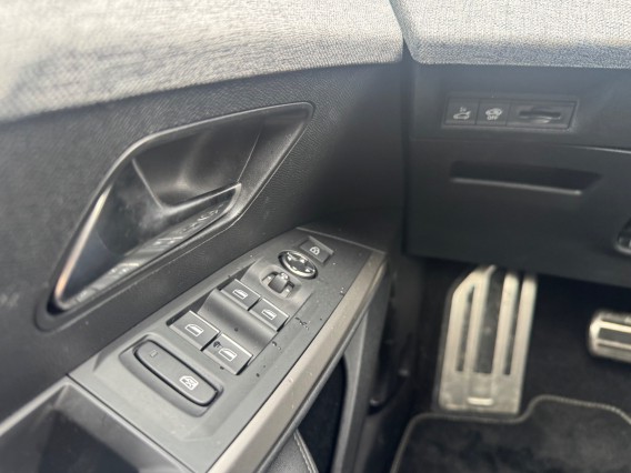 Aperçu de la photo 23 du véhicule PEUGEOT 5008