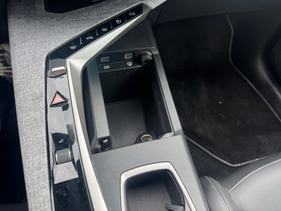 Aperçu de la photo 26 du véhicule PEUGEOT 5008