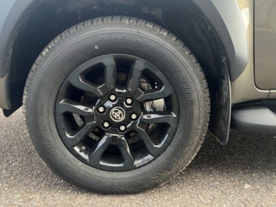 Aperçu de la photo 15 du véhicule TOYOTA HILUX DOUBLE CABINE