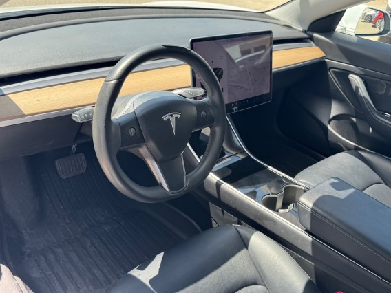 Aperçu de la photo 10 du véhicule TESLA MODEL 3