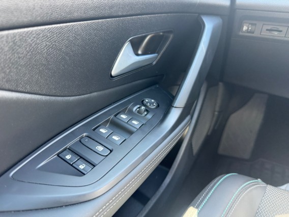 Aperçu de la photo 19 du véhicule PEUGEOT 308