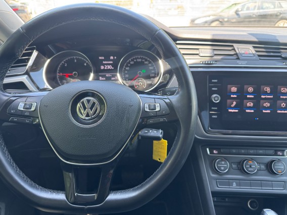 Aperçu de la photo 15 du véhicule VOLKSWAGEN TOURAN