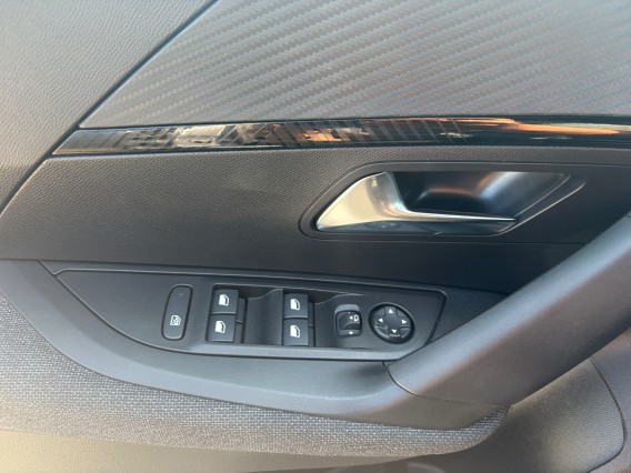 Aperçu de la photo 10 du véhicule PEUGEOT 2008