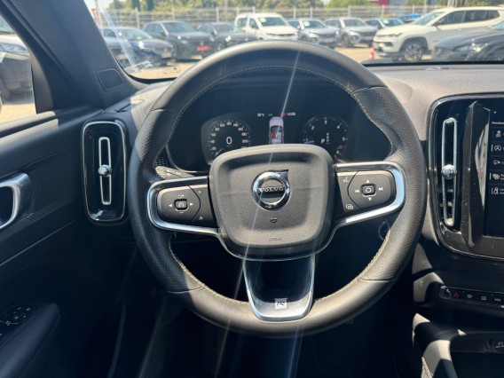 Aperçu de la photo 16 du véhicule VOLVO XC40