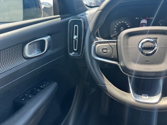 Aperçu de la photo 17 du véhicule VOLVO XC40