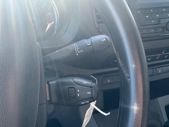Aperçu de la photo 21 du véhicule OPEL VIVARO FOURGON