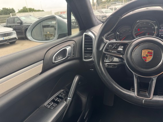 Aperçu de la photo 13 du véhicule PORSCHE CAYENNE