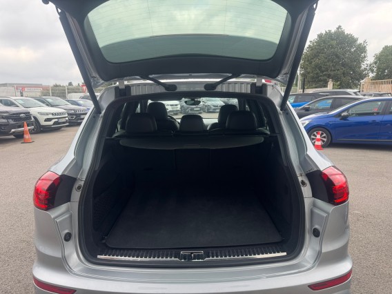 Aperçu de la photo 33 du véhicule PORSCHE CAYENNE