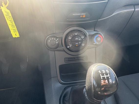 Aperçu de la photo 18 du véhicule FORD FIESTA