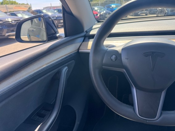 Aperçu de la photo 19 du véhicule TESLA MODEL Y
