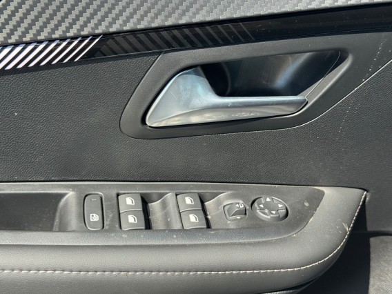 Aperçu de la photo 18 du véhicule PEUGEOT 208