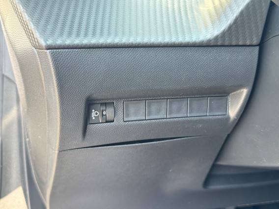 Aperçu de la photo 19 du véhicule PEUGEOT 208
