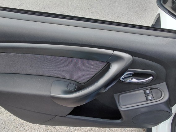 Aperçu de la photo 18 du véhicule DACIA DUSTER