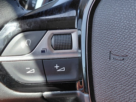 Aperçu de la photo 16 du véhicule PEUGEOT 208