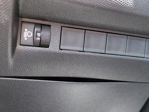 Aperçu de la photo 19 du véhicule PEUGEOT 208