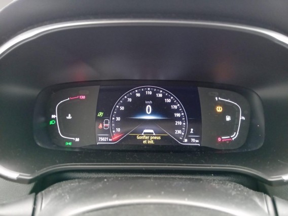 Aperçu de la photo 4 du véhicule RENAULT MEGANE IV BERLINE