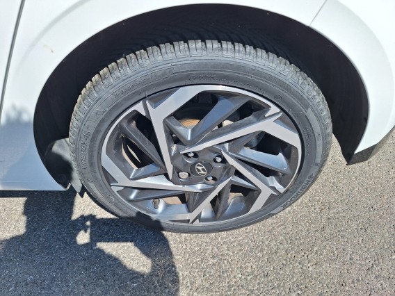 Aperçu de la photo 8 du véhicule HYUNDAI i20