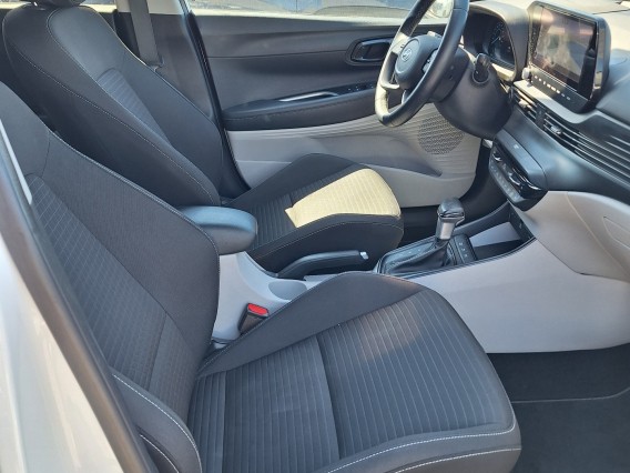Aperçu de la photo 19 du véhicule HYUNDAI i20