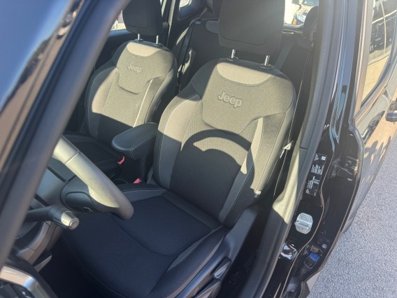 Aperçu de la photo 13 du véhicule JEEP RENEGADE