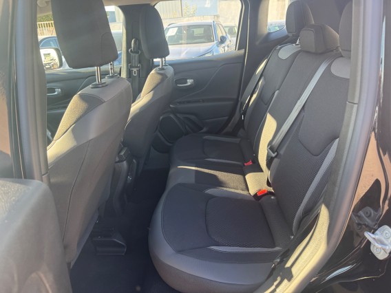 Aperçu de la photo 15 du véhicule JEEP RENEGADE