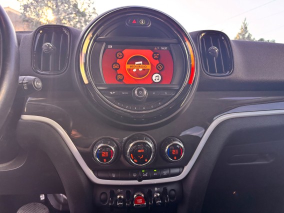 Aperçu de la photo 21 du véhicule MINI COUNTRYMAN F60 LCI