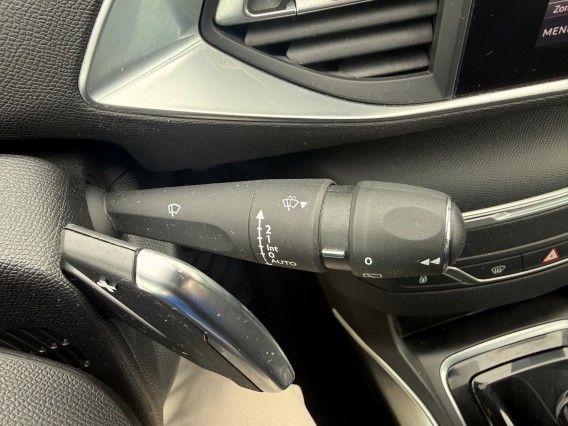 Aperçu de la photo 18 du véhicule PEUGEOT 308 BUSINESS