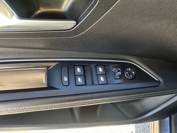 Aperçu de la photo 19 du véhicule PEUGEOT 3008