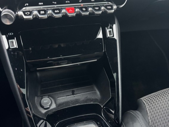 Aperçu de la photo 40 du véhicule PEUGEOT 2008