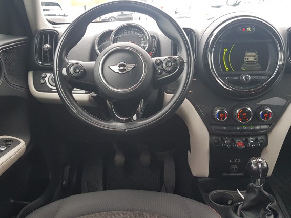 Aperçu de la photo 9 du véhicule MINI COUNTRYMAN F60