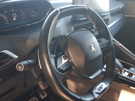 Aperçu de la photo 3 du véhicule PEUGEOT 3008