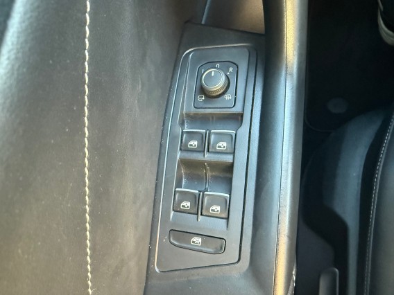 Aperçu de la photo 23 du véhicule VOLKSWAGEN T-ROC