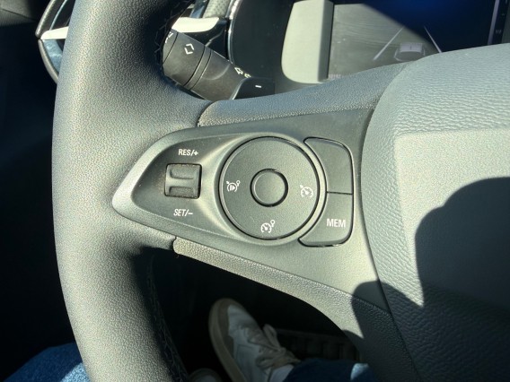 Aperçu de la photo 12 du véhicule OPEL CORSA