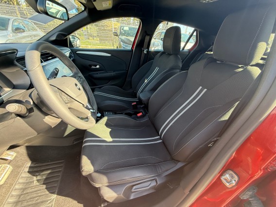 Aperçu de la photo 21 du véhicule OPEL CORSA