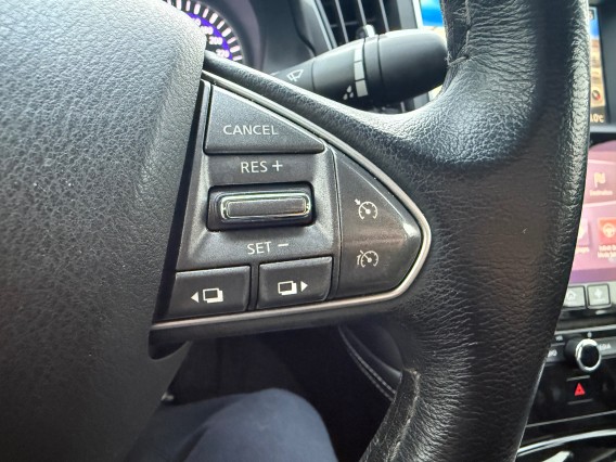 Aperçu de la photo 16 du véhicule INFINITI Q50